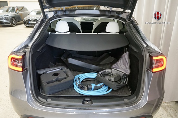 Tesla Model Y 21 of 22