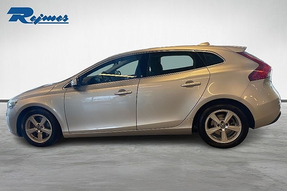 Volvo V40 8 of 20