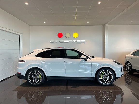 Porsche Cayenne 2 of 21