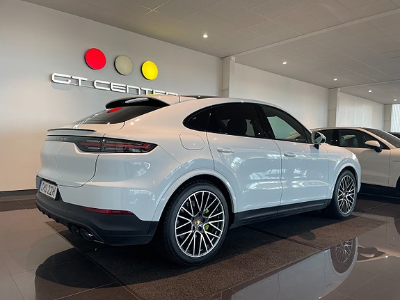 Porsche Cayenne 9 of 21