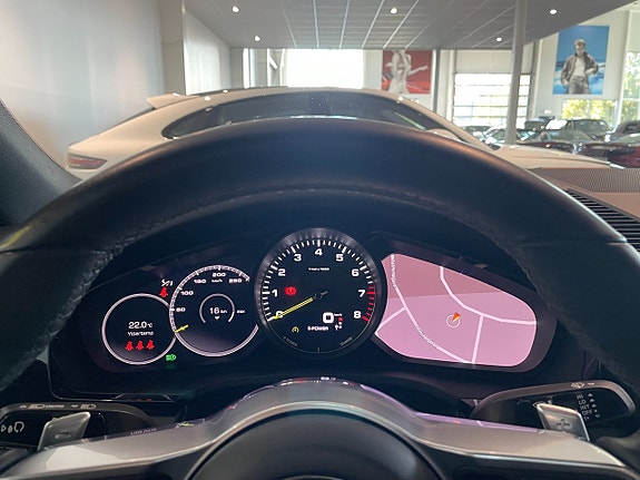 Porsche Cayenne 13 of 21