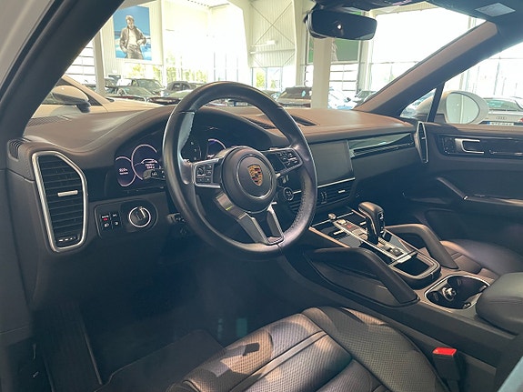 Porsche Cayenne 11 of 21