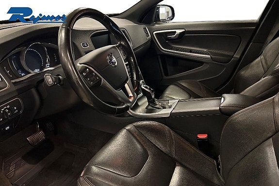 Volvo V60 Cross Country 6 of 16