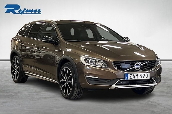 Volvo V60 Cross Country 8 of 16
