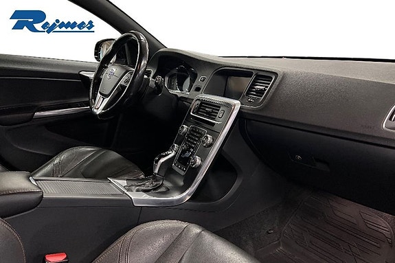 Volvo V60 Cross Country 5 of 16