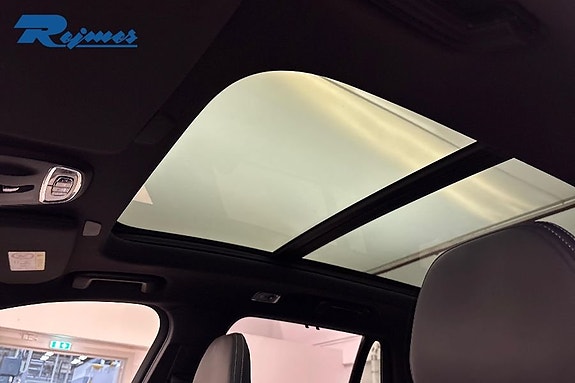 Volvo XC90 18 of 28
