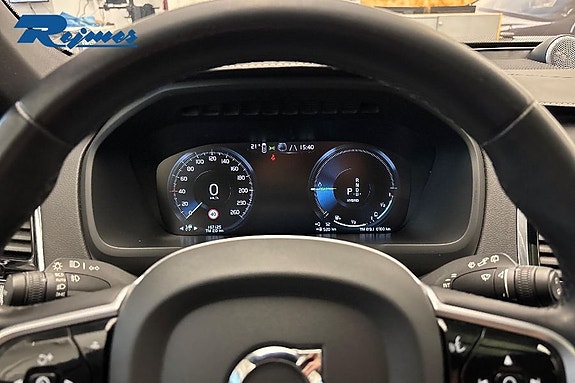 Volvo XC90 12 of 28
