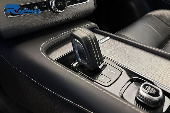 Volvo XC90 17 of 28