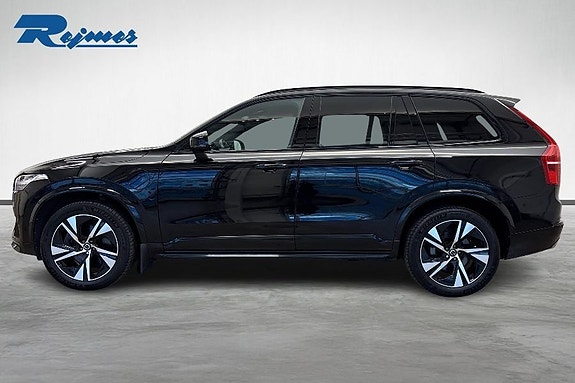 Volvo XC90 2 of 28