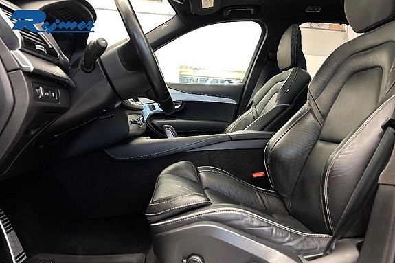 Volvo XC90 8 of 28