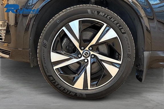 Volvo XC90 10 of 28