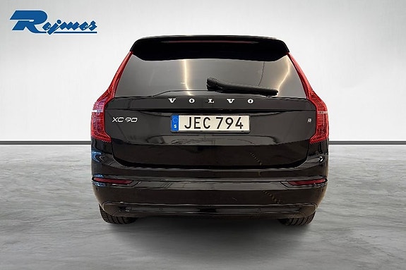 Volvo XC90 5 of 28