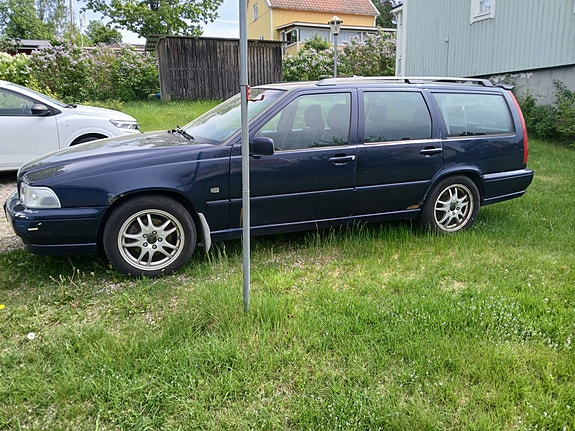 Volvo V70 4 of 6