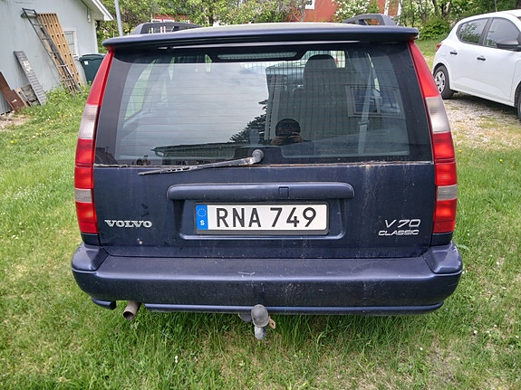 Volvo V70 3 of 6
