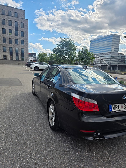 BMW 530i 4 of 11