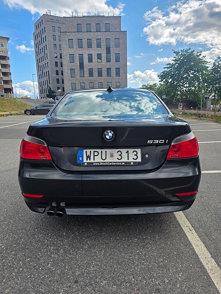 BMW 530i 5 of 11