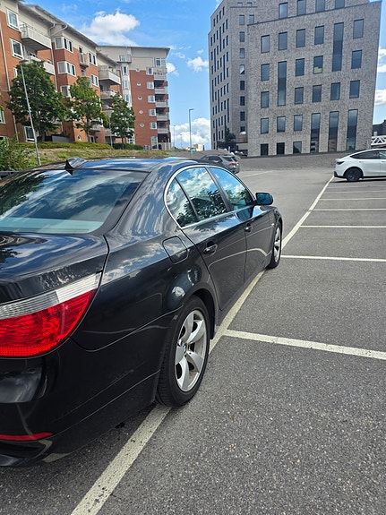 BMW 530i 6 of 11