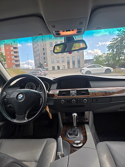 BMW 530i 9 of 11