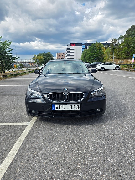 BMW 530i 2 of 11