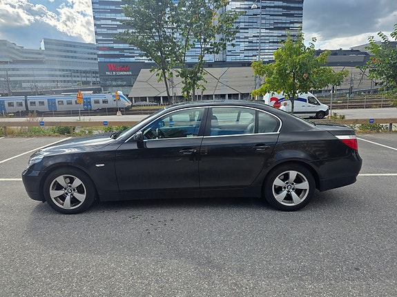 BMW 530i 3 of 11