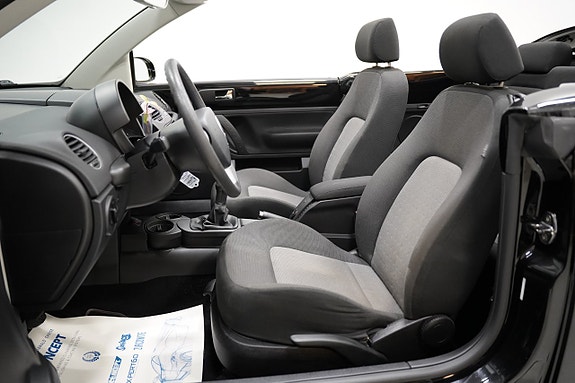 Volkswagen New Beetle 9 of 20