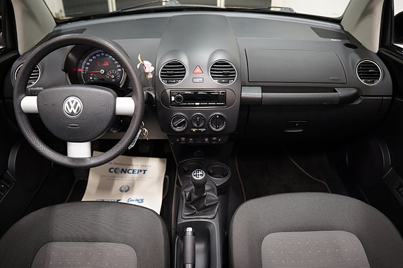 Volkswagen New Beetle 11 of 20