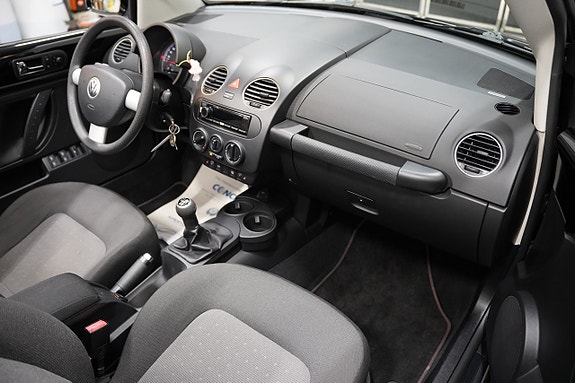 Volkswagen New Beetle 10 of 20