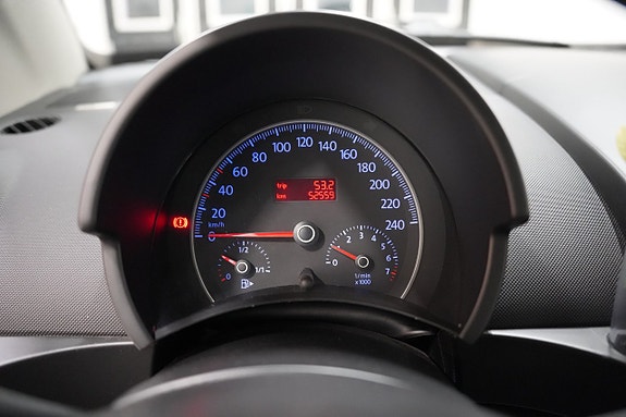 Volkswagen New Beetle 13 of 20