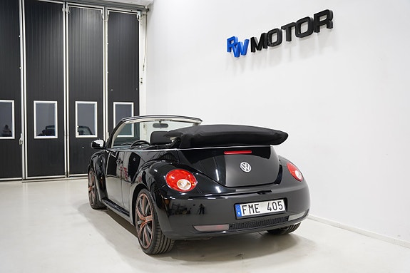 Volkswagen New Beetle 4 of 20