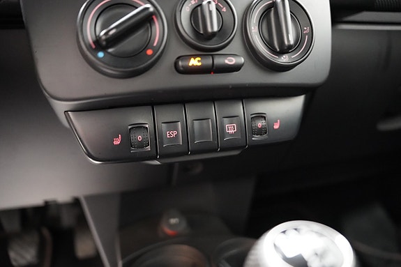 Volkswagen New Beetle 15 of 20