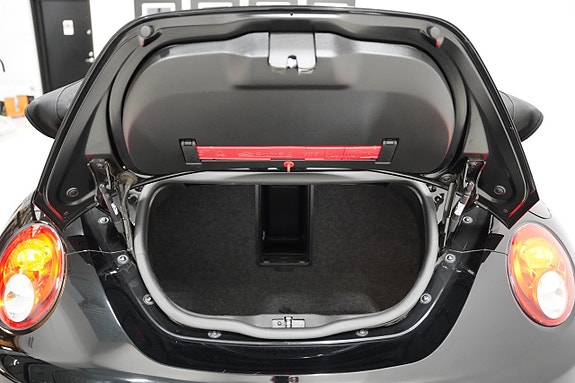 Volkswagen New Beetle 20 of 20
