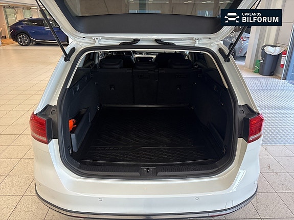 Volkswagen Passat Alltrack 12 of 14