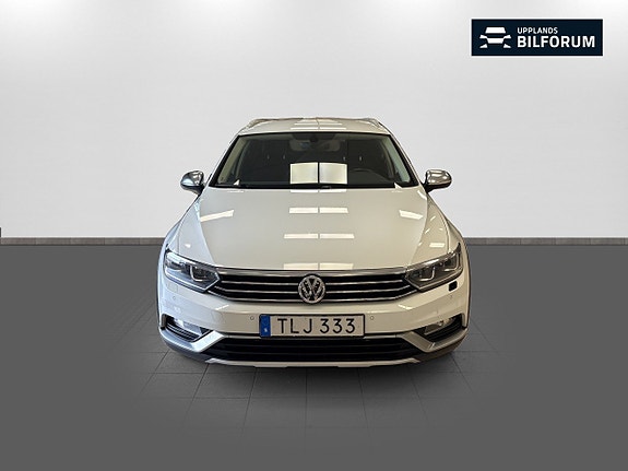 Volkswagen Passat Alltrack 2 of 14