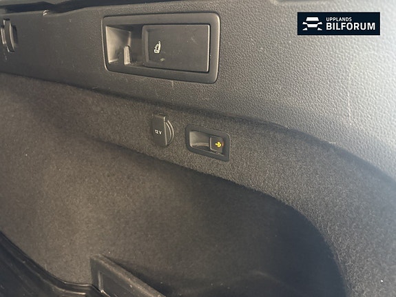 Volkswagen Passat Alltrack 13 of 14