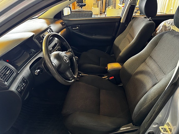 Toyota Corolla 4 of 11
