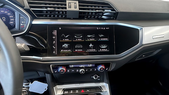Audi Q3 9 of 22