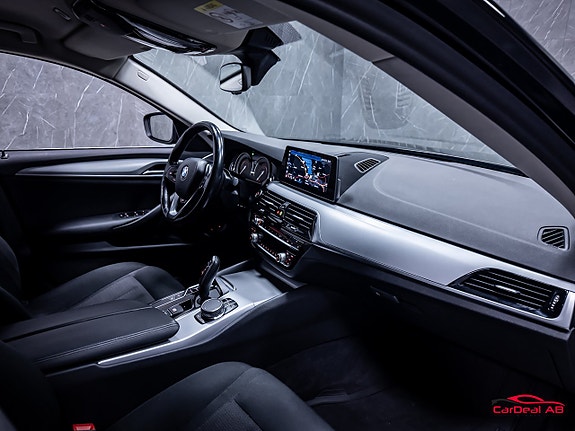 BMW 530e 14 of 26