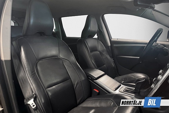 Volvo XC70 11 of 17