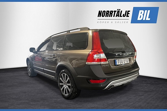 Volvo XC70 4 of 17