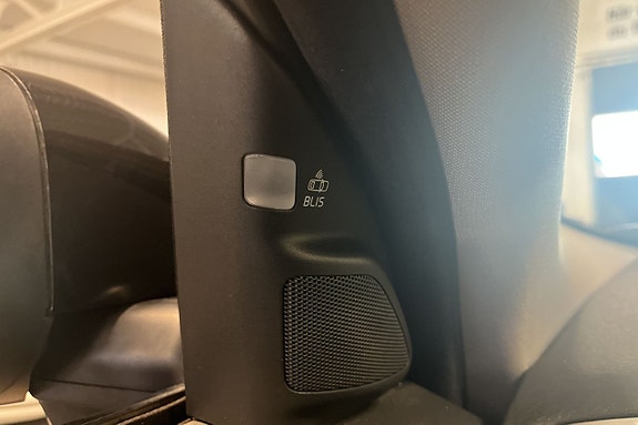 Volvo XC70 13 of 17