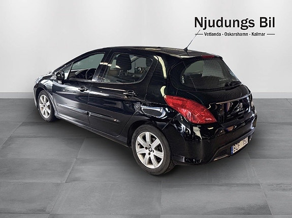 Peugeot 308 2 of 8