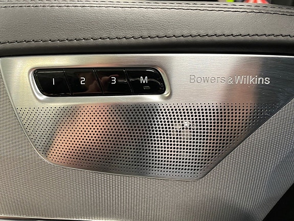 Volvo XC90 18 of 26