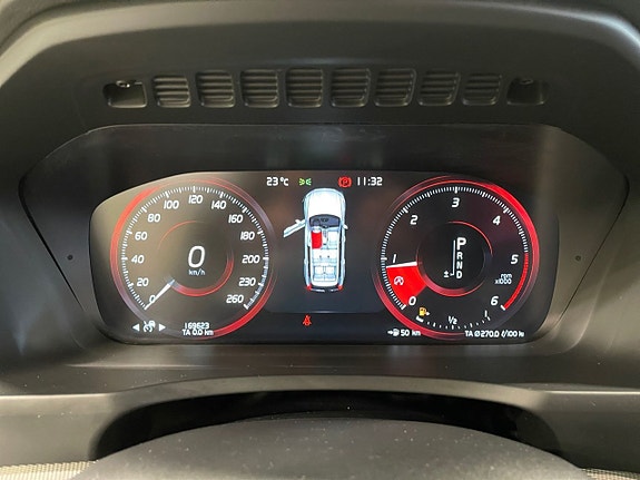 Volvo XC90 13 of 26