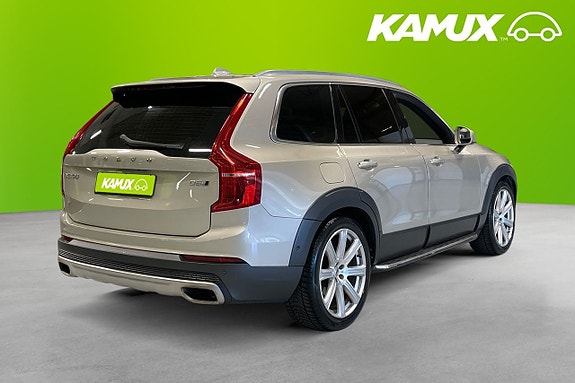 Volvo XC90 4 of 26