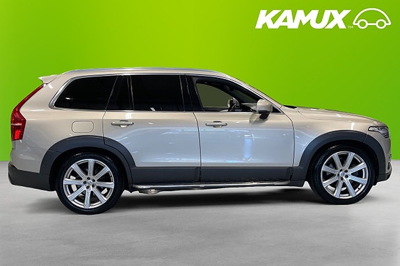 Volvo XC90 2 of 26