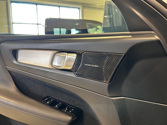 Volvo XC40 18 of 18