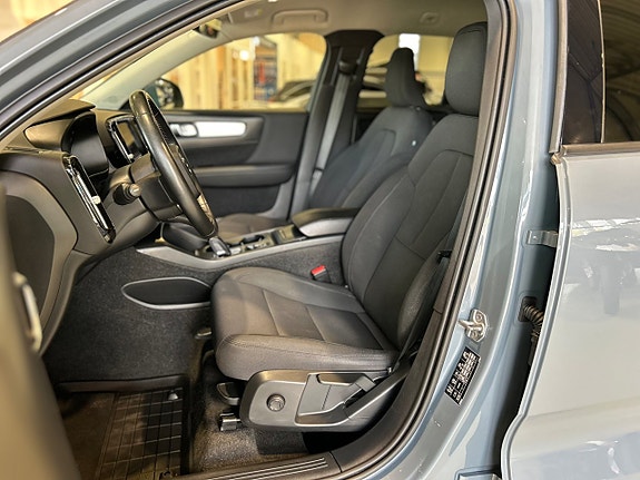 Volvo XC40 8 of 18