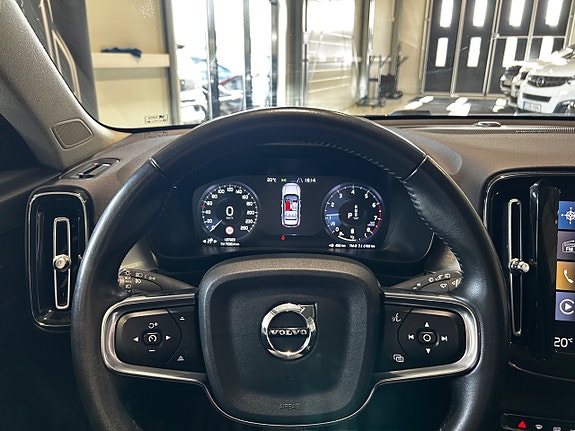 Volvo XC40 10 of 18