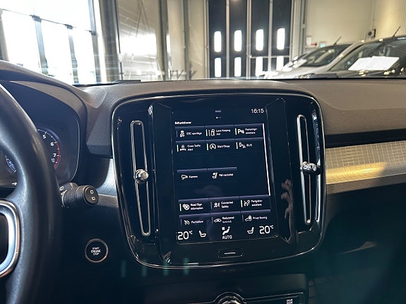 Volvo XC40 16 of 18