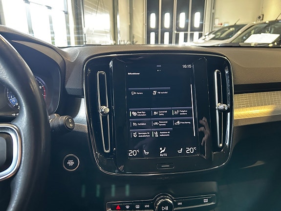 Volvo XC40 15 of 18